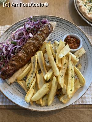 [P03] Restaurant Levant Ramnicu Valcea.Kebab din carne de vita si oaie cu garnitura de cartofi, salata si bulgur. » foto by Floria
 - 
<span class="allrVoted glyphicon glyphicon-heart hidden" id="av1341559"></span>
<a class="m-l-10 hidden" id="sv1341559" onclick="voting_Foto_DelVot(,1341559,7905)" role="button">șterge vot <span class="glyphicon glyphicon-remove"></span></a>
<a id="v91341559" class=" c-red"  onclick="voting_Foto_SetVot(1341559)" role="button"><span class="glyphicon glyphicon-heart-empty"></span> <b>LIKE</b> = Votează poza</a> <img class="hidden"  id="f1341559W9" src="/imagini/loader.gif" border="0" /><span class="AjErrMes hidden" id="e1341559ErM"></span>