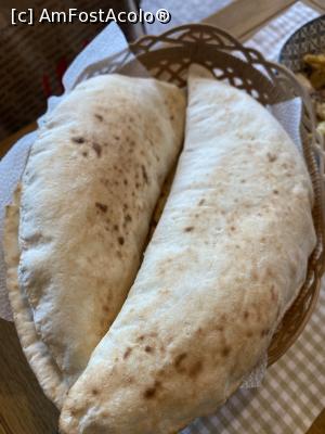 [P06] Restaurant Levant din Ramnicu Valcea. Lipiile libaneze cu susan, proaspat scoase din cuptor. » foto by Floria
 - 
<span class="allrVoted glyphicon glyphicon-heart hidden" id="av1341562"></span>
<a class="m-l-10 hidden" id="sv1341562" onclick="voting_Foto_DelVot(,1341562,7905)" role="button">șterge vot <span class="glyphicon glyphicon-remove"></span></a>
<a id="v91341562" class=" c-red"  onclick="voting_Foto_SetVot(1341562)" role="button"><span class="glyphicon glyphicon-heart-empty"></span> <b>LIKE</b> = Votează poza</a> <img class="hidden"  id="f1341562W9" src="/imagini/loader.gif" border="0" /><span class="AjErrMes hidden" id="e1341562ErM"></span>