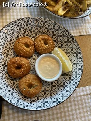 [P09] Restaurant Levant din Ramnicu Valcea. Falafel, chiftelute de naut cu sos de susan. Cineva furase din chiftelute... » foto by Floria
 - 
<span class="allrVoted glyphicon glyphicon-heart hidden" id="av1341565"></span>
<a class="m-l-10 hidden" id="sv1341565" onclick="voting_Foto_DelVot(,1341565,7905)" role="button">șterge vot <span class="glyphicon glyphicon-remove"></span></a>
<a id="v91341565" class=" c-red"  onclick="voting_Foto_SetVot(1341565)" role="button"><span class="glyphicon glyphicon-heart-empty"></span> <b>LIKE</b> = Votează poza</a> <img class="hidden"  id="f1341565W9" src="/imagini/loader.gif" border="0" /><span class="AjErrMes hidden" id="e1341565ErM"></span>