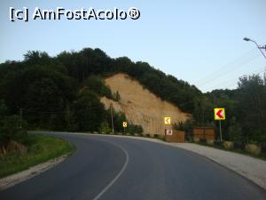 [P01] Pe partea dreaptă a drumului se află ”Rezervația Naturală Muzeul Trovanților” de la Costești, județul Vâlcea.  » foto by Floryn81
 - 
<span class="allrVoted glyphicon glyphicon-heart hidden" id="av930118"></span>
<a class="m-l-10 hidden" id="sv930118" onclick="voting_Foto_DelVot(,930118,7908)" role="button">șterge vot <span class="glyphicon glyphicon-remove"></span></a>
<a id="v9930118" class=" c-red"  onclick="voting_Foto_SetVot(930118)" role="button"><span class="glyphicon glyphicon-heart-empty"></span> <b>LIKE</b> = Votează poza</a> <img class="hidden"  id="f930118W9" src="/imagini/loader.gif" border="0" /><span class="AjErrMes hidden" id="e930118ErM"></span>