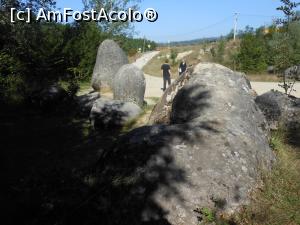 [P13] Muzeul Trovanților - Costești. Vizitatori curioși. » foto by iulianic
 - 
<span class="allrVoted glyphicon glyphicon-heart hidden" id="av1255335"></span>
<a class="m-l-10 hidden" id="sv1255335" onclick="voting_Foto_DelVot(,1255335,7908)" role="button">șterge vot <span class="glyphicon glyphicon-remove"></span></a>
<a id="v91255335" class=" c-red"  onclick="voting_Foto_SetVot(1255335)" role="button"><span class="glyphicon glyphicon-heart-empty"></span> <b>LIKE</b> = Votează poza</a> <img class="hidden"  id="f1255335W9" src="/imagini/loader.gif" border="0" /><span class="AjErrMes hidden" id="e1255335ErM"></span>