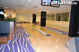 [P07] Sala de bowling » foto by izabellac
 - 
<span class="allrVoted glyphicon glyphicon-heart hidden" id="av412493"></span>
<a class="m-l-10 hidden" id="sv412493" onclick="voting_Foto_DelVot(,412493,7913)" role="button">șterge vot <span class="glyphicon glyphicon-remove"></span></a>
<a id="v9412493" class=" c-red"  onclick="voting_Foto_SetVot(412493)" role="button"><span class="glyphicon glyphicon-heart-empty"></span> <b>LIKE</b> = Votează poza</a> <img class="hidden"  id="f412493W9" src="/imagini/loader.gif" border="0" /><span class="AjErrMes hidden" id="e412493ErM"></span>