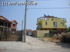 [P53] Cam așa arată orașul Techirghiol printre străzi; o cazare bună, un loc neîngrijit lângă, o clădire aflată în construcție...  » foto by Floryn81
 - 
<span class="allrVoted glyphicon glyphicon-heart hidden" id="av770736"></span>
<a class="m-l-10 hidden" id="sv770736" onclick="voting_Foto_DelVot(,770736,7935)" role="button">șterge vot <span class="glyphicon glyphicon-remove"></span></a>
<a id="v9770736" class=" c-red"  onclick="voting_Foto_SetVot(770736)" role="button"><span class="glyphicon glyphicon-heart-empty"></span> <b>LIKE</b> = Votează poza</a> <img class="hidden"  id="f770736W9" src="/imagini/loader.gif" border="0" /><span class="AjErrMes hidden" id="e770736ErM"></span>