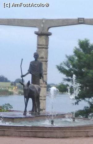 [P22] Techirghiol - grupul statuar înfățișându-l pe Tekir cu măgărușul său » foto by Carmen Ion
 - 
<span class="allrVoted glyphicon glyphicon-heart hidden" id="av1002782"></span>
<a class="m-l-10 hidden" id="sv1002782" onclick="voting_Foto_DelVot(,1002782,7935)" role="button">șterge vot <span class="glyphicon glyphicon-remove"></span></a>
<a id="v91002782" class=" c-red"  onclick="voting_Foto_SetVot(1002782)" role="button"><span class="glyphicon glyphicon-heart-empty"></span> <b>LIKE</b> = Votează poza</a> <img class="hidden"  id="f1002782W9" src="/imagini/loader.gif" border="0" /><span class="AjErrMes hidden" id="e1002782ErM"></span>