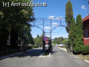 [P01] Am ajuns la intrarea în parcul Chindia din Târgoviște (aici în parc se află terasa-restaurant Milenium).  » foto by Floryn81
 - 
<span class="allrVoted glyphicon glyphicon-heart hidden" id="av780800"></span>
<a class="m-l-10 hidden" id="sv780800" onclick="voting_Foto_DelVot(,780800,7936)" role="button">șterge vot <span class="glyphicon glyphicon-remove"></span></a>
<a id="v9780800" class=" c-red"  onclick="voting_Foto_SetVot(780800)" role="button"><span class="glyphicon glyphicon-heart-empty"></span> <b>LIKE</b> = Votează poza</a> <img class="hidden"  id="f780800W9" src="/imagini/loader.gif" border="0" /><span class="AjErrMes hidden" id="e780800ErM"></span>