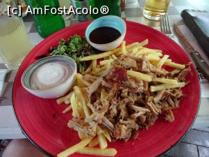 [P11] Porchetta Patatas - Curtea Veche, Târgoviște.  » foto by tata123 🔱
 - 
<span class="allrVoted glyphicon glyphicon-heart hidden" id="av975038"></span>
<a class="m-l-10 hidden" id="sv975038" onclick="voting_Foto_DelVot(,975038,7936)" role="button">șterge vot <span class="glyphicon glyphicon-remove"></span></a>
<a id="v9975038" class=" c-red"  onclick="voting_Foto_SetVot(975038)" role="button"><span class="glyphicon glyphicon-heart-empty"></span> <b>LIKE</b> = Votează poza</a> <img class="hidden"  id="f975038W9" src="/imagini/loader.gif" border="0" /><span class="AjErrMes hidden" id="e975038ErM"></span>