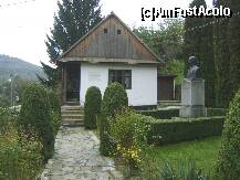 [P18] Casa Memoriala Liviu Rebreanu - vedere de ansamblu -  gradina casei » foto by biancuta
 - 
<span class="allrVoted glyphicon glyphicon-heart hidden" id="av160625"></span>
<a class="m-l-10 hidden" id="sv160625" onclick="voting_Foto_DelVot(,160625,7971)" role="button">șterge vot <span class="glyphicon glyphicon-remove"></span></a>
<a id="v9160625" class=" c-red"  onclick="voting_Foto_SetVot(160625)" role="button"><span class="glyphicon glyphicon-heart-empty"></span> <b>LIKE</b> = Votează poza</a> <img class="hidden"  id="f160625W9" src="/imagini/loader.gif" border="0" /><span class="AjErrMes hidden" id="e160625ErM"></span>