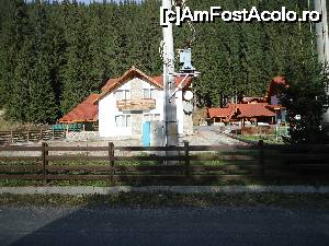 [P18] vila Bradul de la Obârşie » foto by marocanu21
 - 
<span class="allrVoted glyphicon glyphicon-heart hidden" id="av700733"></span>
<a class="m-l-10 hidden" id="sv700733" onclick="voting_Foto_DelVot(,700733,7973)" role="button">șterge vot <span class="glyphicon glyphicon-remove"></span></a>
<a id="v9700733" class=" c-red"  onclick="voting_Foto_SetVot(700733)" role="button"><span class="glyphicon glyphicon-heart-empty"></span> <b>LIKE</b> = Votează poza</a> <img class="hidden"  id="f700733W9" src="/imagini/loader.gif" border="0" /><span class="AjErrMes hidden" id="e700733ErM"></span>