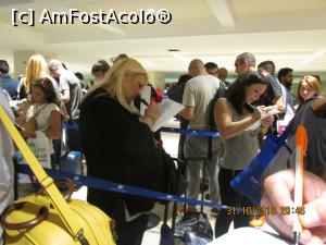 [P16] credeti ca era permisa fotografierea in interiorul aeroportului? Nu! dar ce nu fac eu?! Lumea care scria in timp ce coada avansa cu pasi repezi.  » foto by adri-nico
 - 
<span class="allrVoted glyphicon glyphicon-heart hidden" id="av810020"></span>
<a class="m-l-10 hidden" id="sv810020" onclick="voting_Foto_DelVot(,810020,7983)" role="button">șterge vot <span class="glyphicon glyphicon-remove"></span></a>
<a id="v9810020" class=" c-red"  onclick="voting_Foto_SetVot(810020)" role="button"><span class="glyphicon glyphicon-heart-empty"></span> <b>LIKE</b> = Votează poza</a> <img class="hidden"  id="f810020W9" src="/imagini/loader.gif" border="0" /><span class="AjErrMes hidden" id="e810020ErM"></span>