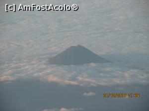 [P09] poza din avion, nu stiu ce munte era ala deasupra norilor » foto by adri-nico
 - 
<span class="allrVoted glyphicon glyphicon-heart hidden" id="av810013"></span>
<a class="m-l-10 hidden" id="sv810013" onclick="voting_Foto_DelVot(,810013,7983)" role="button">șterge vot <span class="glyphicon glyphicon-remove"></span></a>
<a id="v9810013" class=" c-red"  onclick="voting_Foto_SetVot(810013)" role="button"><span class="glyphicon glyphicon-heart-empty"></span> <b>LIKE</b> = Votează poza</a> <img class="hidden"  id="f810013W9" src="/imagini/loader.gif" border="0" /><span class="AjErrMes hidden" id="e810013ErM"></span>