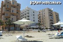[P01] Imagine cu hotelul( cel din mijloc, se vede schitata pasarea Flamingo) si plaja aflata in fata hotelului. » foto by Rodel
 - 
<span class="allrVoted glyphicon glyphicon-heart hidden" id="av323822"></span>
<a class="m-l-10 hidden" id="sv323822" onclick="voting_Foto_DelVot(,323822,7996)" role="button">șterge vot <span class="glyphicon glyphicon-remove"></span></a>
<a id="v9323822" class=" c-red"  onclick="voting_Foto_SetVot(323822)" role="button"><span class="glyphicon glyphicon-heart-empty"></span> <b>LIKE</b> = Votează poza</a> <img class="hidden"  id="f323822W9" src="/imagini/loader.gif" border="0" /><span class="AjErrMes hidden" id="e323822ErM"></span>