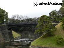 [P19] Podul Nijūbashi - calea de acces la imparat. Cel mai fotografiat obiectiv din Zona Palatului Imperial.  » foto by TraianS
 - 
<span class="allrVoted glyphicon glyphicon-heart hidden" id="av493451"></span>
<a class="m-l-10 hidden" id="sv493451" onclick="voting_Foto_DelVot(,493451,7999)" role="button">șterge vot <span class="glyphicon glyphicon-remove"></span></a>
<a id="v9493451" class=" c-red"  onclick="voting_Foto_SetVot(493451)" role="button"><span class="glyphicon glyphicon-heart-empty"></span> <b>LIKE</b> = Votează poza</a> <img class="hidden"  id="f493451W9" src="/imagini/loader.gif" border="0" /><span class="AjErrMes hidden" id="e493451ErM"></span>
