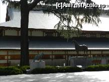[P37] Statuia unui cal, a unui caine si a unui proumbel, in memoria animalelor care au servit in razboaie. Sanctuarul Yasukuni.  » foto by TraianS
 - 
<span class="allrVoted glyphicon glyphicon-heart hidden" id="av493469"></span>
<a class="m-l-10 hidden" id="sv493469" onclick="voting_Foto_DelVot(,493469,7999)" role="button">șterge vot <span class="glyphicon glyphicon-remove"></span></a>
<a id="v9493469" class=" c-red"  onclick="voting_Foto_SetVot(493469)" role="button"><span class="glyphicon glyphicon-heart-empty"></span> <b>LIKE</b> = Votează poza</a> <img class="hidden"  id="f493469W9" src="/imagini/loader.gif" border="0" /><span class="AjErrMes hidden" id="e493469ErM"></span>