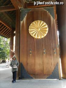 [P45] Crizantema imperiala. Sanctuarul Yasukuni.  » foto by TraianS
 - 
<span class="allrVoted glyphicon glyphicon-heart hidden" id="av493477"></span>
<a class="m-l-10 hidden" id="sv493477" onclick="voting_Foto_DelVot(,493477,7999)" role="button">șterge vot <span class="glyphicon glyphicon-remove"></span></a>
<a id="v9493477" class=" c-red"  onclick="voting_Foto_SetVot(493477)" role="button"><span class="glyphicon glyphicon-heart-empty"></span> <b>LIKE</b> = Votează poza</a> <img class="hidden"  id="f493477W9" src="/imagini/loader.gif" border="0" /><span class="AjErrMes hidden" id="e493477ErM"></span>