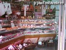 [P24] S-a facut ora pranzului, o jumatate de bagheta umpluta cu sunca si salata, costa 3,20 euro iar o doza de 'Coca'-1 euro. Gasesti si vinuri de Bordeaux sau St.Emilion, cu preturi cuprinse intre 1,80 Euro si 12 Euro butelia. » foto by dorgo
 - 
<span class="allrVoted glyphicon glyphicon-heart hidden" id="av109399"></span>
<a class="m-l-10 hidden" id="sv109399" onclick="voting_Foto_DelVot(,109399,8004)" role="button">șterge vot <span class="glyphicon glyphicon-remove"></span></a>
<a id="v9109399" class=" c-red"  onclick="voting_Foto_SetVot(109399)" role="button"><span class="glyphicon glyphicon-heart-empty"></span> <b>LIKE</b> = Votează poza</a> <img class="hidden"  id="f109399W9" src="/imagini/loader.gif" border="0" /><span class="AjErrMes hidden" id="e109399ErM"></span>
