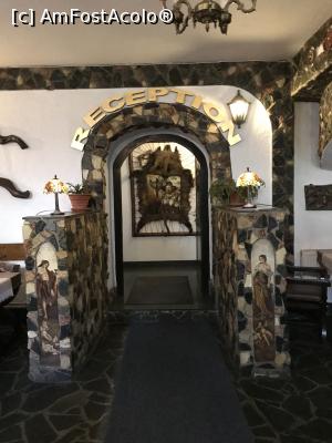 [P25] Lobby, în față era recepția, în dreapta scările către restaurant » foto by krisstinna
 - 
<span class="allrVoted glyphicon glyphicon-heart hidden" id="av1131291"></span>
<a class="m-l-10 hidden" id="sv1131291" onclick="voting_Foto_DelVot(,1131291,8012)" role="button">șterge vot <span class="glyphicon glyphicon-remove"></span></a>
<a id="v91131291" class=" c-red"  onclick="voting_Foto_SetVot(1131291)" role="button"><span class="glyphicon glyphicon-heart-empty"></span> <b>LIKE</b> = Votează poza</a> <img class="hidden"  id="f1131291W9" src="/imagini/loader.gif" border="0" /><span class="AjErrMes hidden" id="e1131291ErM"></span>