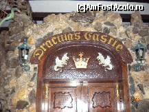 [P11] Intrarea in Castelul Dracula. Usile sunt pline cu sange, iar peretii sunt grosi, din piatra naturala » foto by Alina Morar
 - 
<span class="allrVoted glyphicon glyphicon-heart hidden" id="av163637"></span>
<a class="m-l-10 hidden" id="sv163637" onclick="voting_Foto_DelVot(,163637,8012)" role="button">șterge vot <span class="glyphicon glyphicon-remove"></span></a>
<a id="v9163637" class=" c-red"  onclick="voting_Foto_SetVot(163637)" role="button"><span class="glyphicon glyphicon-heart-empty"></span> <b>LIKE</b> = Votează poza</a> <img class="hidden"  id="f163637W9" src="/imagini/loader.gif" border="0" /><span class="AjErrMes hidden" id="e163637ErM"></span>