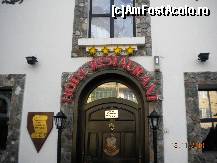 [P08] Intrarea in Restaurantul Printul Vanator si Dracula » foto by Alina Morar
 - 
<span class="allrVoted glyphicon glyphicon-heart hidden" id="av163633"></span>
<a class="m-l-10 hidden" id="sv163633" onclick="voting_Foto_DelVot(,163633,8012)" role="button">șterge vot <span class="glyphicon glyphicon-remove"></span></a>
<a id="v9163633" class=" c-red"  onclick="voting_Foto_SetVot(163633)" role="button"><span class="glyphicon glyphicon-heart-empty"></span> <b>LIKE</b> = Votează poza</a> <img class="hidden"  id="f163633W9" src="/imagini/loader.gif" border="0" /><span class="AjErrMes hidden" id="e163633ErM"></span>