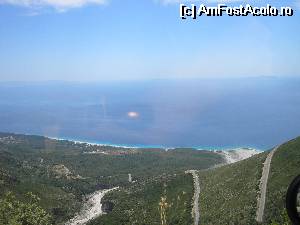 [P02] Coborarea de pe munte (drumul dintre Vlora si Saranda)... se vede soseaua serpuind pe coasta muntelui, iar in departare, Marea Ionica » foto by dan16
 - 
<span class="allrVoted glyphicon glyphicon-heart hidden" id="av529654"></span>
<a class="m-l-10 hidden" id="sv529654" onclick="voting_Foto_DelVot(,529654,8016)" role="button">șterge vot <span class="glyphicon glyphicon-remove"></span></a>
<a id="v9529654" class=" c-red"  onclick="voting_Foto_SetVot(529654)" role="button"><span class="glyphicon glyphicon-heart-empty"></span> <b>LIKE</b> = Votează poza</a> <img class="hidden"  id="f529654W9" src="/imagini/loader.gif" border="0" /><span class="AjErrMes hidden" id="e529654ErM"></span>