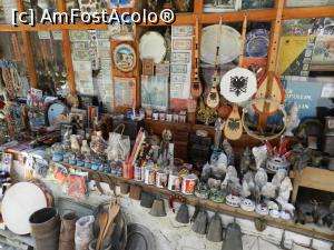 [P15] Imagine din bazar. Se vad chestii vechi, dar si mai noi, mai moderne » foto by hugovictor
 - 
<span class="allrVoted glyphicon glyphicon-heart hidden" id="av1036083"></span>
<a class="m-l-10 hidden" id="sv1036083" onclick="voting_Foto_DelVot(,1036083,8016)" role="button">șterge vot <span class="glyphicon glyphicon-remove"></span></a>
<a id="v91036083" class=" c-red"  onclick="voting_Foto_SetVot(1036083)" role="button"><span class="glyphicon glyphicon-heart-empty"></span> <b>LIKE</b> = Votează poza</a> <img class="hidden"  id="f1036083W9" src="/imagini/loader.gif" border="0" /><span class="AjErrMes hidden" id="e1036083ErM"></span>