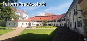 [P39] <strong>Casa Ferenc Rakoczi, în stânga  și galeriile în care sunt diverse expoziții.</strong> » foto by Aurici
 - 
<span class="allrVoted glyphicon glyphicon-heart hidden" id="av1278092"></span>
<a class="m-l-10 hidden" id="sv1278092" onclick="voting_Foto_DelVot(,1278092,8041)" role="button">șterge vot <span class="glyphicon glyphicon-remove"></span></a>
<a id="v91278092" class=" c-red"  onclick="voting_Foto_SetVot(1278092)" role="button"><span class="glyphicon glyphicon-heart-empty"></span> <b>LIKE</b> = Votează poza</a> <img class="hidden"  id="f1278092W9" src="/imagini/loader.gif" border="0" /><span class="AjErrMes hidden" id="e1278092ErM"></span>