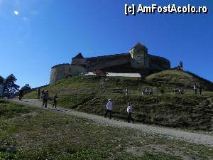 [P04] Privire dinspre intrare către cetate, în 2012.  » foto by abancor
 - 
<span class="allrVoted glyphicon glyphicon-heart hidden" id="av372988"></span>
<a class="m-l-10 hidden" id="sv372988" onclick="voting_Foto_DelVot(,372988,8046)" role="button">șterge vot <span class="glyphicon glyphicon-remove"></span></a>
<a id="v9372988" class=" c-red"  onclick="voting_Foto_SetVot(372988)" role="button"><span class="glyphicon glyphicon-heart-empty"></span> <b>LIKE</b> = Votează poza</a> <img class="hidden"  id="f372988W9" src="/imagini/loader.gif" border="0" /><span class="AjErrMes hidden" id="e372988ErM"></span>