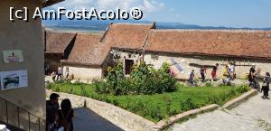 [P09] Partea comercială a Cetății Râșnovului » foto by zapacitu
 - 
<span class="allrVoted glyphicon glyphicon-heart hidden" id="av1098082"></span>
<a class="m-l-10 hidden" id="sv1098082" onclick="voting_Foto_DelVot(,1098082,8046)" role="button">șterge vot <span class="glyphicon glyphicon-remove"></span></a>
<a id="v91098082" class=" c-red"  onclick="voting_Foto_SetVot(1098082)" role="button"><span class="glyphicon glyphicon-heart-empty"></span> <b>LIKE</b> = Votează poza</a> <img class="hidden"  id="f1098082W9" src="/imagini/loader.gif" border="0" /><span class="AjErrMes hidden" id="e1098082ErM"></span>