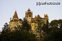 [P06] Castelul Bran vazut de langa mormantul inimii Reginei Maria. » foto by cristi46
 - 
<span class="allrVoted glyphicon glyphicon-heart hidden" id="av275918"></span>
<a class="m-l-10 hidden" id="sv275918" onclick="voting_Foto_DelVot(,275918,8046)" role="button">șterge vot <span class="glyphicon glyphicon-remove"></span></a>
<a id="v9275918" class=" c-red"  onclick="voting_Foto_SetVot(275918)" role="button"><span class="glyphicon glyphicon-heart-empty"></span> <b>LIKE</b> = Votează poza</a> <img class="hidden"  id="f275918W9" src="/imagini/loader.gif" border="0" /><span class="AjErrMes hidden" id="e275918ErM"></span>