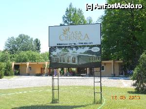 [P17] Casa Cernica - Intrarea.  » foto by iulianic
 - 
<span class="allrVoted glyphicon glyphicon-heart hidden" id="av417368"></span>
<a class="m-l-10 hidden" id="sv417368" onclick="voting_Foto_DelVot(,417368,8050)" role="button">șterge vot <span class="glyphicon glyphicon-remove"></span></a>
<a id="v9417368" class=" c-red"  onclick="voting_Foto_SetVot(417368)" role="button"><span class="glyphicon glyphicon-heart-empty"></span> <b>LIKE</b> = Votează poza</a> <img class="hidden"  id="f417368W9" src="/imagini/loader.gif" border="0" /><span class="AjErrMes hidden" id="e417368ErM"></span>