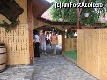 [P03] Intrarea in restaurantul Diana » foto by crissu
 - 
<span class="allrVoted glyphicon glyphicon-heart hidden" id="av165312"></span>
<a class="m-l-10 hidden" id="sv165312" onclick="voting_Foto_DelVot(,165312,8050)" role="button">șterge vot <span class="glyphicon glyphicon-remove"></span></a>
<a id="v9165312" class=" c-red"  onclick="voting_Foto_SetVot(165312)" role="button"><span class="glyphicon glyphicon-heart-empty"></span> <b>LIKE</b> = Votează poza</a> <img class="hidden"  id="f165312W9" src="/imagini/loader.gif" border="0" /><span class="AjErrMes hidden" id="e165312ErM"></span>