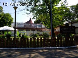 [P01] Vedere din parcare către restaurant » foto by Radu P.
 - 
<span class="allrVoted glyphicon glyphicon-heart hidden" id="av893781"></span>
<a class="m-l-10 hidden" id="sv893781" onclick="voting_Foto_DelVot(,893781,8050)" role="button">șterge vot <span class="glyphicon glyphicon-remove"></span></a>
<a id="v9893781" class=" c-red"  onclick="voting_Foto_SetVot(893781)" role="button"><span class="glyphicon glyphicon-heart-empty"></span> <b>LIKE</b> = Votează poza</a> <img class="hidden"  id="f893781W9" src="/imagini/loader.gif" border="0" /><span class="AjErrMes hidden" id="e893781ErM"></span>