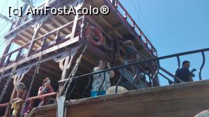 [P09] o parte din turisti s-au urcat deja pe nava!  » foto by balasa violeta
 - 
<span class="allrVoted glyphicon glyphicon-heart hidden" id="av1032053"></span>
<a class="m-l-10 hidden" id="sv1032053" onclick="voting_Foto_DelVot(,1032053,8053)" role="button">șterge vot <span class="glyphicon glyphicon-remove"></span></a>
<a id="v91032053" class=" c-red"  onclick="voting_Foto_SetVot(1032053)" role="button"><span class="glyphicon glyphicon-heart-empty"></span> <b>LIKE</b> = Votează poza</a> <img class="hidden"  id="f1032053W9" src="/imagini/loader.gif" border="0" /><span class="AjErrMes hidden" id="e1032053ErM"></span>