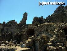 [P09] Side, ruine la intrarea in orasul vechi, Latrina, alaturi de teatru si de 'agora'. Latrina a fost gandita in asa fel incat sa poata fi folosita atat de cei care frecventau piata 'Agora', cat si de cei care veneau sa vada luptele cu gladiatori din Amfiteatru » foto by magdalena
 - 
<span class="allrVoted glyphicon glyphicon-heart hidden" id="av271553"></span>
<a class="m-l-10 hidden" id="sv271553" onclick="voting_Foto_DelVot(,271553,8053)" role="button">șterge vot <span class="glyphicon glyphicon-remove"></span></a>
<a id="v9271553" class=" c-red"  onclick="voting_Foto_SetVot(271553)" role="button"><span class="glyphicon glyphicon-heart-empty"></span> <b>LIKE</b> = Votează poza</a> <img class="hidden"  id="f271553W9" src="/imagini/loader.gif" border="0" /><span class="AjErrMes hidden" id="e271553ErM"></span>