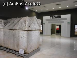 [P06] Călărași - Muzeul Dunării de Jos, sarcofag roman din sec. II.  » foto by iulianic
 - 
<span class="allrVoted glyphicon glyphicon-heart hidden" id="av997957"></span>
<a class="m-l-10 hidden" id="sv997957" onclick="voting_Foto_DelVot(,997957,8054)" role="button">șterge vot <span class="glyphicon glyphicon-remove"></span></a>
<a id="v9997957" class=" c-red"  onclick="voting_Foto_SetVot(997957)" role="button"><span class="glyphicon glyphicon-heart-empty"></span> <b>LIKE</b> = Votează poza</a> <img class="hidden"  id="f997957W9" src="/imagini/loader.gif" border="0" /><span class="AjErrMes hidden" id="e997957ErM"></span>