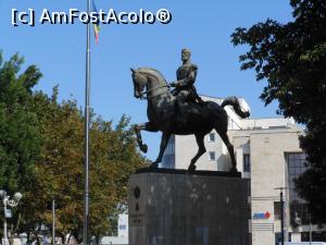 [P16] Călărași - În centrul civic, statuia ecvestră a Regelui Carol I.  » foto by iulianic
 - 
<span class="allrVoted glyphicon glyphicon-heart hidden" id="av1040825"></span>
<a class="m-l-10 hidden" id="sv1040825" onclick="voting_Foto_DelVot(,1040825,8054)" role="button">șterge vot <span class="glyphicon glyphicon-remove"></span></a>
<a id="v91040825" class=" c-red"  onclick="voting_Foto_SetVot(1040825)" role="button"><span class="glyphicon glyphicon-heart-empty"></span> <b>LIKE</b> = Votează poza</a> <img class="hidden"  id="f1040825W9" src="/imagini/loader.gif" border="0" /><span class="AjErrMes hidden" id="e1040825ErM"></span>