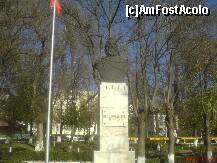 [P07] Faleza Calarasilor - Parcul Central - bustul lui Burebista » foto by valimi
 - 
<span class="allrVoted glyphicon glyphicon-heart hidden" id="av162266"></span>
<a class="m-l-10 hidden" id="sv162266" onclick="voting_Foto_DelVot(,162266,8054)" role="button">șterge vot <span class="glyphicon glyphicon-remove"></span></a>
<a id="v9162266" class=" c-red"  onclick="voting_Foto_SetVot(162266)" role="button"><span class="glyphicon glyphicon-heart-empty"></span> <b>LIKE</b> = Votează poza</a> <img class="hidden"  id="f162266W9" src="/imagini/loader.gif" border="0" /><span class="AjErrMes hidden" id="e162266ErM"></span>