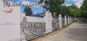 [P29] <strong>Podul Civilizațiilor - panouri ilustrative cu evoluția orașului, foarte bine realizate. &Icirc;n zona cetății.</strong> » foto by Aurici
 - 
<span class="allrVoted glyphicon glyphicon-heart hidden" id="av1177456"></span>
<a class="m-l-10 hidden" id="sv1177456" onclick="voting_Foto_DelVot(,1177456,8064)" role="button">șterge vot <span class="glyphicon glyphicon-remove"></span></a>
<a id="v91177456" class=" c-red"  onclick="voting_Foto_SetVot(1177456)" role="button"><span class="glyphicon glyphicon-heart-empty"></span> <b>LIKE</b> = Votează poza</a> <img class="hidden"  id="f1177456W9" src="/imagini/loader.gif" border="0" /><span class="AjErrMes hidden" id="e1177456ErM"></span>
