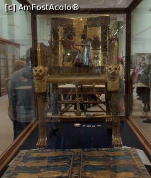 [P23] Tronul din aur încrustat cu pietre prețioase al lui Tutankhamon, pe spătar regele și soția Ankhesenamon. » foto by maryka
 - 
<span class="allrVoted glyphicon glyphicon-heart hidden" id="av1225082"></span>
<a class="m-l-10 hidden" id="sv1225082" onclick="voting_Foto_DelVot(,1225082,8066)" role="button">șterge vot <span class="glyphicon glyphicon-remove"></span></a>
<a id="v91225082" class=" c-red"  onclick="voting_Foto_SetVot(1225082)" role="button"><span class="glyphicon glyphicon-heart-empty"></span> <b>LIKE</b> = Votează poza</a> <img class="hidden"  id="f1225082W9" src="/imagini/loader.gif" border="0" /><span class="AjErrMes hidden" id="e1225082ErM"></span>