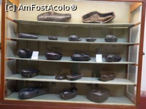 [P69] Recipiente destinate ofrandelor. Ofranda poate fi un organ, de aceea, vasele au forma organului.

Deasemenea la mumificare, se scoteau organele apoi erau păstrate tot în astfel de vase. » foto by maryka
 - 
<span class="allrVoted glyphicon glyphicon-heart hidden" id="av1225137"></span>
<a class="m-l-10 hidden" id="sv1225137" onclick="voting_Foto_DelVot(,1225137,8066)" role="button">șterge vot <span class="glyphicon glyphicon-remove"></span></a>
<a id="v91225137" class=" c-red"  onclick="voting_Foto_SetVot(1225137)" role="button"><span class="glyphicon glyphicon-heart-empty"></span> <b>LIKE</b> = Votează poza</a> <img class="hidden"  id="f1225137W9" src="/imagini/loader.gif" border="0" /><span class="AjErrMes hidden" id="e1225137ErM"></span>