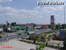 [P14] Cele două staţii de benzină şi intrarea la Family Center, văzute din balconul camerei de la Hotelul Cosmo » foto by Costi
 - 
<span class="allrVoted glyphicon glyphicon-heart hidden" id="av336205"></span>
<a class="m-l-10 hidden" id="sv336205" onclick="voting_Foto_DelVot(,336205,8071)" role="button">șterge vot <span class="glyphicon glyphicon-remove"></span></a>
<a id="v9336205" class=" c-red"  onclick="voting_Foto_SetVot(336205)" role="button"><span class="glyphicon glyphicon-heart-empty"></span> <b>LIKE</b> = Votează poza</a> <img class="hidden"  id="f336205W9" src="/imagini/loader.gif" border="0" /><span class="AjErrMes hidden" id="e336205ErM"></span>
