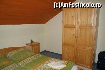 [P10] În dormitor există un şifonier şi două noptiere » foto by Costi
 - 
<span class="allrVoted glyphicon glyphicon-heart hidden" id="av166883"></span>
<a class="m-l-10 hidden" id="sv166883" onclick="voting_Foto_DelVot(,166883,8074)" role="button">șterge vot <span class="glyphicon glyphicon-remove"></span></a>
<a id="v9166883" class=" c-red"  onclick="voting_Foto_SetVot(166883)" role="button"><span class="glyphicon glyphicon-heart-empty"></span> <b>LIKE</b> = Votează poza</a> <img class="hidden"  id="f166883W9" src="/imagini/loader.gif" border="0" /><span class="AjErrMes hidden" id="e166883ErM"></span>