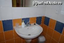 [P12] Ca produse de baie, sunt puse la dispoziţie săpun şi şampon lichide. » foto by Costi
 - 
<span class="allrVoted glyphicon glyphicon-heart hidden" id="av166885"></span>
<a class="m-l-10 hidden" id="sv166885" onclick="voting_Foto_DelVot(,166885,8074)" role="button">șterge vot <span class="glyphicon glyphicon-remove"></span></a>
<a id="v9166885" class=" c-red"  onclick="voting_Foto_SetVot(166885)" role="button"><span class="glyphicon glyphicon-heart-empty"></span> <b>LIKE</b> = Votează poza</a> <img class="hidden"  id="f166885W9" src="/imagini/loader.gif" border="0" /><span class="AjErrMes hidden" id="e166885ErM"></span>