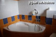 [P13] Cada de dimensiuni mari, din baia apartamentului de la Pension Aqualand » foto by Costi
 - 
<span class="allrVoted glyphicon glyphicon-heart hidden" id="av166886"></span>
<a class="m-l-10 hidden" id="sv166886" onclick="voting_Foto_DelVot(,166886,8074)" role="button">șterge vot <span class="glyphicon glyphicon-remove"></span></a>
<a id="v9166886" class=" c-red"  onclick="voting_Foto_SetVot(166886)" role="button"><span class="glyphicon glyphicon-heart-empty"></span> <b>LIKE</b> = Votează poza</a> <img class="hidden"  id="f166886W9" src="/imagini/loader.gif" border="0" /><span class="AjErrMes hidden" id="e166886ErM"></span>
