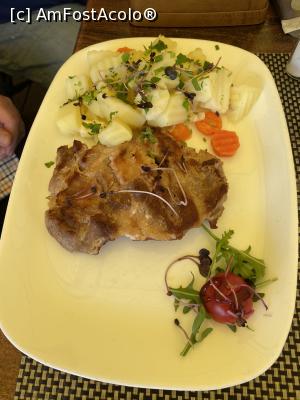 [P17] L Ponton Giurgiu.Ceafa de porc la gratar cu cartofi natur. » foto by Floria
 - 
<span class="allrVoted glyphicon glyphicon-heart hidden" id="av1369901"></span>
<a class="m-l-10 hidden" id="sv1369901" onclick="voting_Foto_DelVot(,1369901,8083)" role="button">șterge vot <span class="glyphicon glyphicon-remove"></span></a>
<a id="v91369901" class=" c-red"  onclick="voting_Foto_SetVot(1369901)" role="button"><span class="glyphicon glyphicon-heart-empty"></span> <b>LIKE</b> = Votează poza</a> <img class="hidden"  id="f1369901W9" src="/imagini/loader.gif" border="0" /><span class="AjErrMes hidden" id="e1369901ErM"></span>