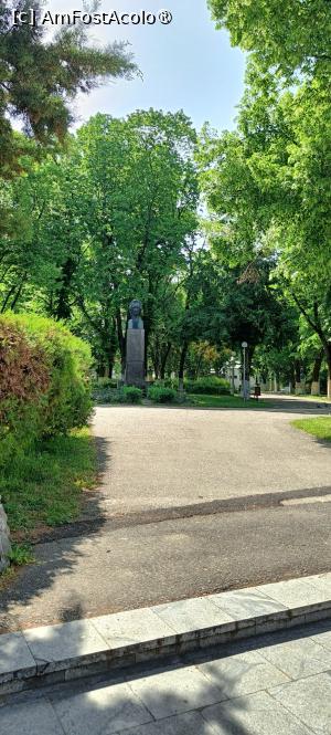 [P01] Parcul Alei, Giurgiu - bustul lui Eminescu. » foto by tata123 🔱
 - 
<span class="allrVoted glyphicon glyphicon-heart hidden" id="av1528680"></span>
<a class="m-l-10 hidden" id="sv1528680" onclick="voting_Foto_DelVot(,1528680,8083)" role="button">șterge vot <span class="glyphicon glyphicon-remove"></span></a>
<a id="v91528680" class=" c-red"  onclick="voting_Foto_SetVot(1528680)" role="button"><span class="glyphicon glyphicon-heart-empty"></span> <b>LIKE</b> = Votează poza</a> <img class="hidden"  id="f1528680W9" src="/imagini/loader.gif" border="0" /><span class="AjErrMes hidden" id="e1528680ErM"></span>