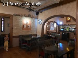 [P12] Pitești, Restaurant Trattoria, Unii se plimbă, alții pozează » foto by mprofeanu
 - 
<span class="allrVoted glyphicon glyphicon-heart hidden" id="av1279513"></span>
<a class="m-l-10 hidden" id="sv1279513" onclick="voting_Foto_DelVot(,1279513,8103)" role="button">șterge vot <span class="glyphicon glyphicon-remove"></span></a>
<a id="v91279513" class=" c-red"  onclick="voting_Foto_SetVot(1279513)" role="button"><span class="glyphicon glyphicon-heart-empty"></span> <b>LIKE</b> = Votează poza</a> <img class="hidden"  id="f1279513W9" src="/imagini/loader.gif" border="0" /><span class="AjErrMes hidden" id="e1279513ErM"></span>