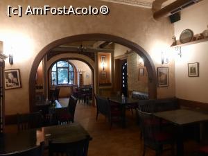 [P15] Pitești, Restaurant Trattoria, Unul din saloane » foto by mprofeanu
 - 
<span class="allrVoted glyphicon glyphicon-heart hidden" id="av1279516"></span>
<a class="m-l-10 hidden" id="sv1279516" onclick="voting_Foto_DelVot(,1279516,8103)" role="button">șterge vot <span class="glyphicon glyphicon-remove"></span></a>
<a id="v91279516" class=" c-red"  onclick="voting_Foto_SetVot(1279516)" role="button"><span class="glyphicon glyphicon-heart-empty"></span> <b>LIKE</b> = Votează poza</a> <img class="hidden"  id="f1279516W9" src="/imagini/loader.gif" border="0" /><span class="AjErrMes hidden" id="e1279516ErM"></span>