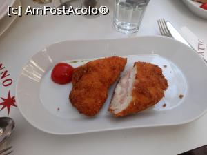 [P08] Pitești, Restaurant Trattoria, Piept de pui pane umplut cu șuncă presată și mozzarella » foto by mprofeanu
 - 
<span class="allrVoted glyphicon glyphicon-heart hidden" id="av1279509"></span>
<a class="m-l-10 hidden" id="sv1279509" onclick="voting_Foto_DelVot(,1279509,8103)" role="button">șterge vot <span class="glyphicon glyphicon-remove"></span></a>
<a id="v91279509" class=" c-red"  onclick="voting_Foto_SetVot(1279509)" role="button"><span class="glyphicon glyphicon-heart-empty"></span> <b>LIKE</b> = Votează poza</a> <img class="hidden"  id="f1279509W9" src="/imagini/loader.gif" border="0" /><span class="AjErrMes hidden" id="e1279509ErM"></span>