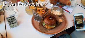 [P12] Pitești, Restaurantul Garden Pub, Cheeseburger Black Angus cu bacon crocant și cartofi wedges și salată » foto by mprofeanu
 - 
<span class="allrVoted glyphicon glyphicon-heart hidden" id="av1391516"></span>
<a class="m-l-10 hidden" id="sv1391516" onclick="voting_Foto_DelVot(,1391516,8103)" role="button">șterge vot <span class="glyphicon glyphicon-remove"></span></a>
<a id="v91391516" class=" c-red"  onclick="voting_Foto_SetVot(1391516)" role="button"><span class="glyphicon glyphicon-heart-empty"></span> <b>LIKE</b> = Votează poza</a> <img class="hidden"  id="f1391516W9" src="/imagini/loader.gif" border="0" /><span class="AjErrMes hidden" id="e1391516ErM"></span>