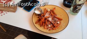 [P13] Pitești, Restaurantul Garden Pub, Cartofi dulci cu parmezan cu sos de iaurt cu mărar » foto by mprofeanu
 - 
<span class="allrVoted glyphicon glyphicon-heart hidden" id="av1391517"></span>
<a class="m-l-10 hidden" id="sv1391517" onclick="voting_Foto_DelVot(,1391517,8103)" role="button">șterge vot <span class="glyphicon glyphicon-remove"></span></a>
<a id="v91391517" class=" c-red"  onclick="voting_Foto_SetVot(1391517)" role="button"><span class="glyphicon glyphicon-heart-empty"></span> <b>LIKE</b> = Votează poza</a> <img class="hidden"  id="f1391517W9" src="/imagini/loader.gif" border="0" /><span class="AjErrMes hidden" id="e1391517ErM"></span>